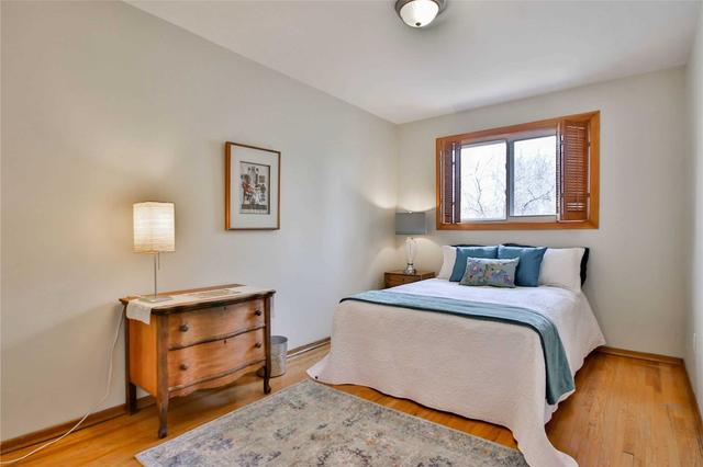 9 Lowbank Crt, House semidetached with 4 bedrooms, 2 bathrooms and 3 parking in Toronto ON | Image 17