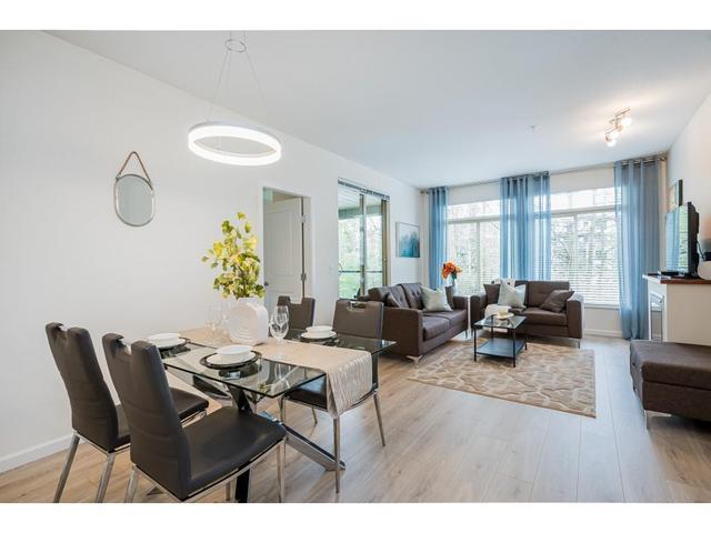 325 - 10180 153 Street, Condo with 2 bedrooms, 2 bathrooms and 1 parking in Surrey BC | Card Image