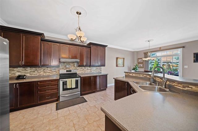 1697 Clearbrook Dr, House detached with 3 bedrooms, 3 bathrooms and 6 parking in Oshawa ON | Image 4