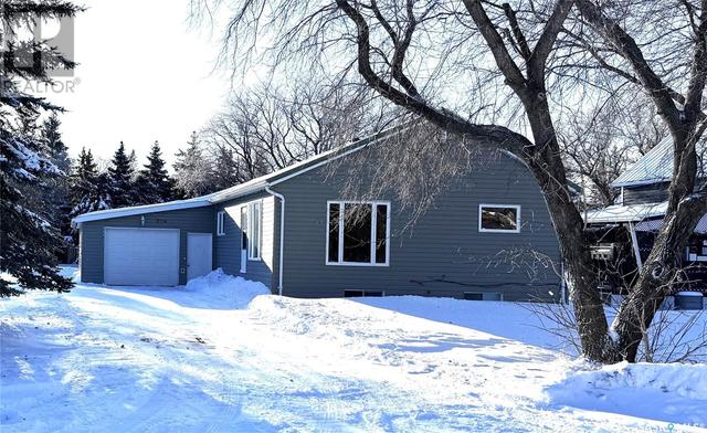 204 3rd Avenue Sw, House detached with 5 bedrooms, 2 bathrooms and null parking in Leroy SK | Image 1