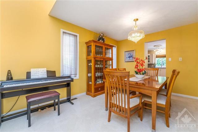 28 Thresher Avenue, House detached with 4 bedrooms, 3 bathrooms and 6 parking in Ottawa ON | Image 6