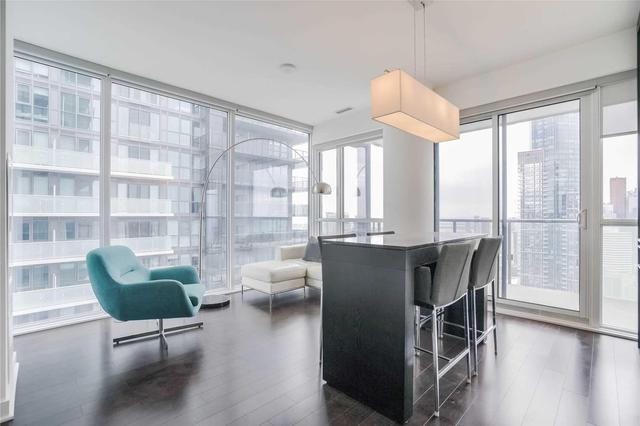 4309 - 15 Grenville St, Condo with 2 bedrooms, 1 bathrooms and 1 parking in Toronto ON | Image 4