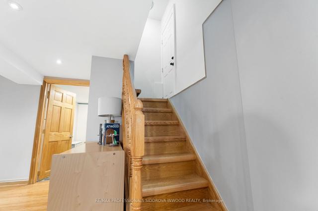 27 Parkview Gdns, House detached with 3 bedrooms, 3 bathrooms and 2 parking in Toronto ON | Image 14