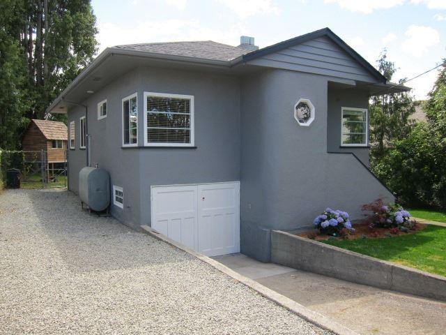 165 Regina Ave, House detached with 2 bedrooms, 1 bathrooms and 2 parking in Saanich BC | Image 1