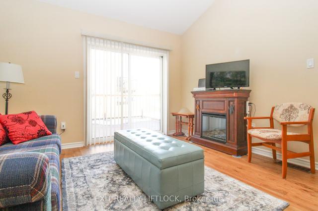 149 Village Cres, Townhouse with 2 bedrooms, 2 bathrooms and 2 parking in Peterborough ON | Image 2