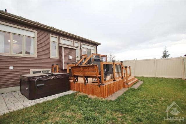 260 Shinny Avenue, Home with 3 bedrooms, 3 bathrooms and 4 parking in Ottawa ON | Image 23