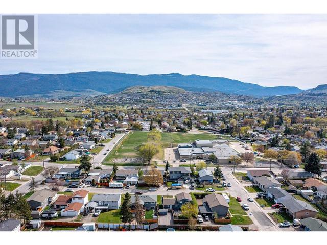 1209 36 Avenue, House detached with 3 bedrooms, 2 bathrooms and 2 parking in Vernon BC | Image 38