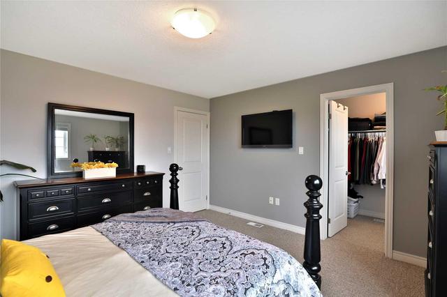 61 Redcedar Cres, House attached with 3 bedrooms, 3 bathrooms and 1 parking in Hamilton ON | Image 12