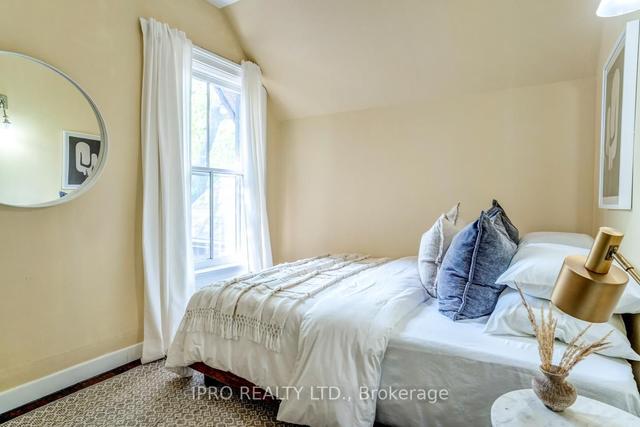 2131 Gerrard St E, House detached with 3 bedrooms, 3 bathrooms and 3 parking in Toronto ON | Image 16