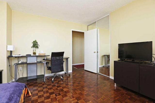 1003 - 150 Neptune Dr, Condo with 3 bedrooms, 2 bathrooms and 1 parking in Toronto ON | Image 10
