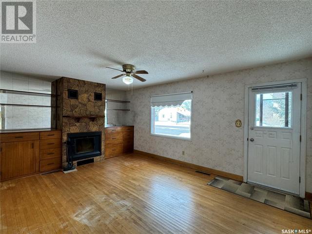 306 3rd Avenue W, House detached with 3 bedrooms, 2 bathrooms and null parking in Biggar SK | Image 6