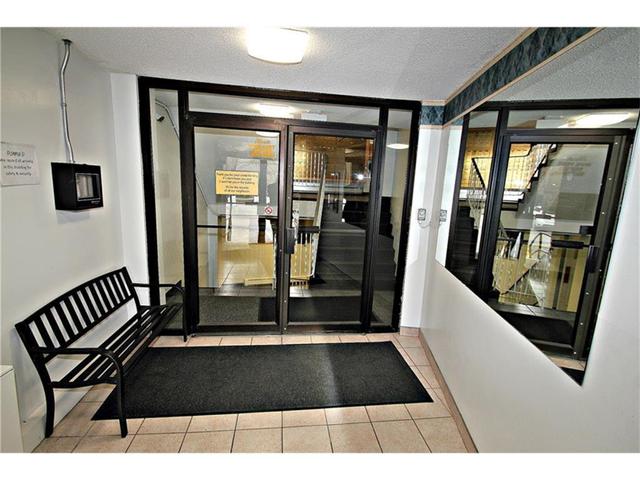 105 - 3420 50 Street Nw, Condo with 2 bedrooms, 1 bathrooms and 1 parking in Calgary AB | Image 2