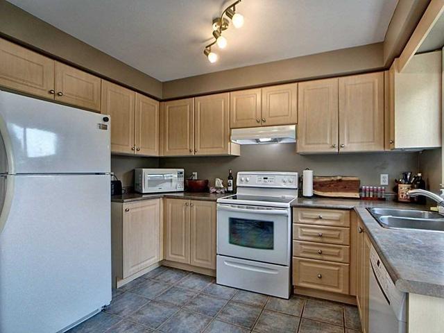 61 Hanmer St, House detached with 3 bedrooms, 2 bathrooms and 4 parking in Barrie ON | Image 15