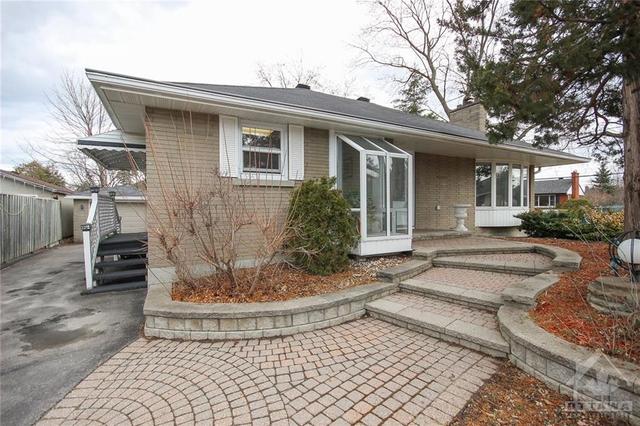 51 Dunham Street, House detached with 3 bedrooms, 3 bathrooms and 6 parking in Ottawa ON | Image 2