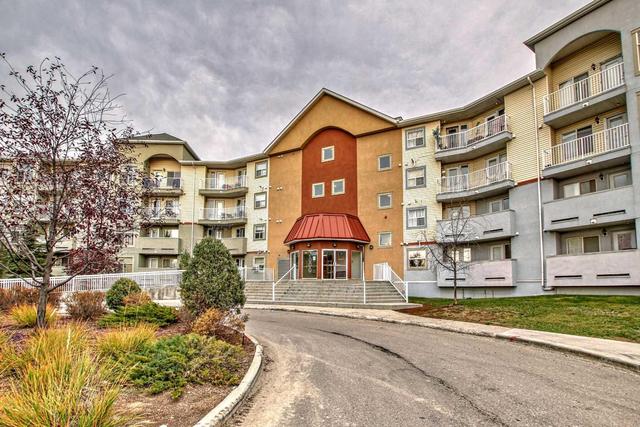 2105 - 700 Willowbrook Road Nw, Condo with 2 bedrooms, 2 bathrooms and 1 parking in Airdrie AB | Image 2