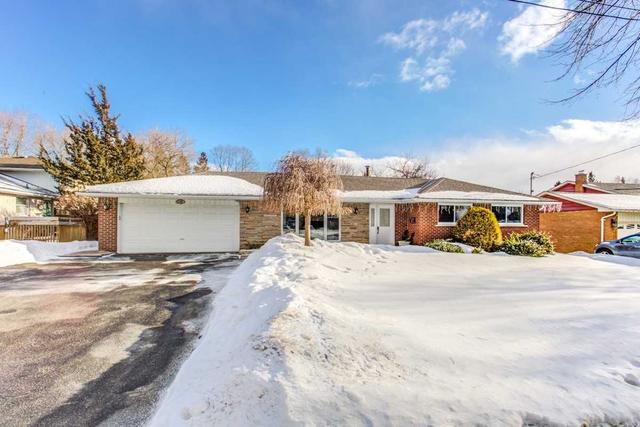 1018 Srigley St, House detached with 3 bedrooms, 2 bathrooms and 8 parking in Newmarket ON | Image 1