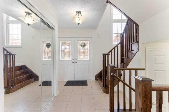 692 Ambroise Cres, House semidetached with 4 bedrooms, 4 bathrooms and 2 parking in Milton ON | Image 22