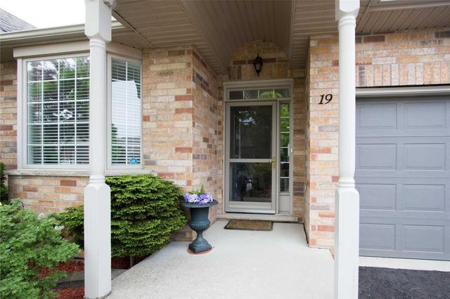 19 Cathy Dr, Townhouse with 2 bedrooms, 2 bathrooms and 1 parking in Hamilton ON | Image 11