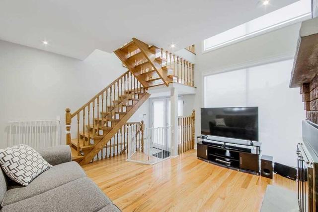 276 Nairn Ave, House detached with 3 bedrooms, 2 bathrooms and 2 parking in Toronto ON | Image 2