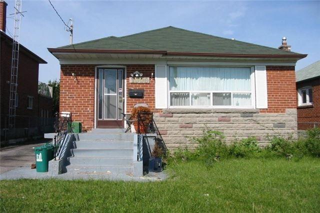 1000 Kennedy Rd, House detached with 3 bedrooms, 1 bathrooms and 4 parking in Toronto ON | Image 1