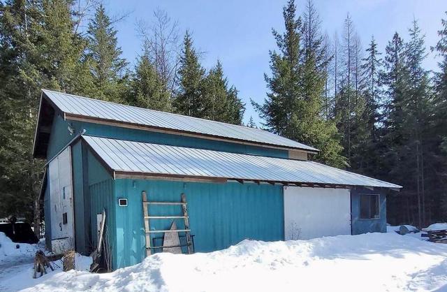 120 Burton Cross Road, House detached with 4 bedrooms, 2 bathrooms and null parking in Central Kootenay K BC | Image 29