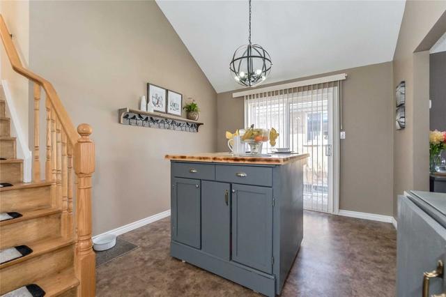 340 Tait Cres, House detached with 3 bedrooms, 2 bathrooms and 3 parking in Centre Wellington ON | Image 2