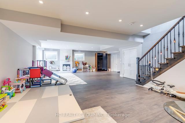 18 Ash Cres, House detached with 5 bedrooms, 6 bathrooms and 6 parking in Toronto ON | Image 24