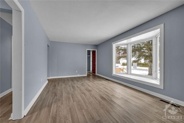 48 Vaan Drive, House detached with 2 bedrooms, 1 bathrooms and 3 parking in Ottawa ON | Image 9