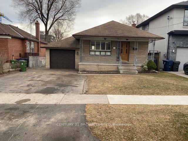 21 Inverness Ave, House detached with 2 bedrooms, 2 bathrooms and 3 parking in Toronto ON | Image 1