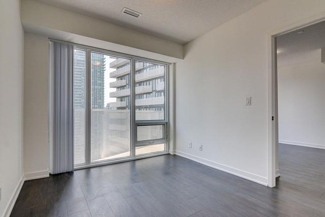1405 - 100 Harbour St, Condo with 1 bedrooms, 1 bathrooms and 0 parking in Toronto ON | Image 3