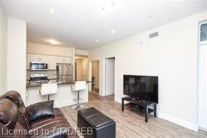 207 - 16 Concord Pl, Condo with 1 bedrooms, 1 bathrooms and 1 parking in Grimsby ON | Image 4