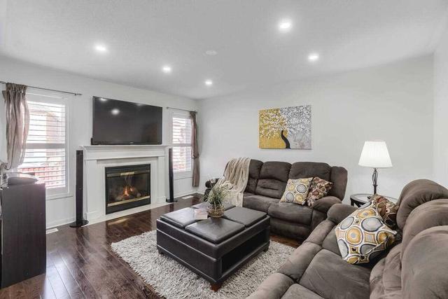 28 Magnificent Crt, House detached with 3 bedrooms, 4 bathrooms and 6 parking in Brampton ON | Image 8