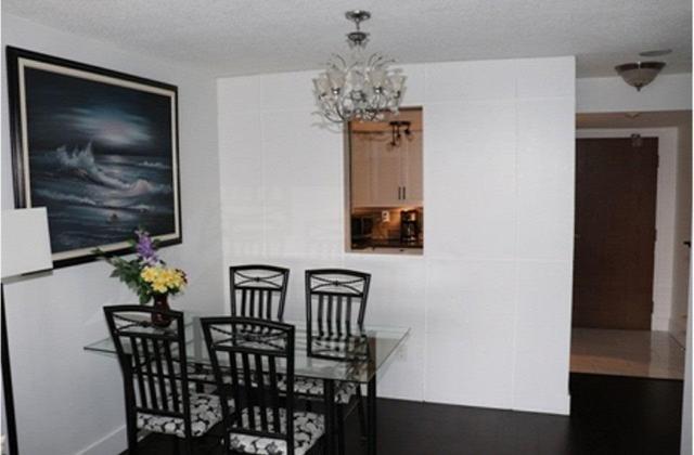1002 - 25 Agnes St, Condo with 2 bedrooms, 2 bathrooms and 1 parking in Mississauga ON | Image 3