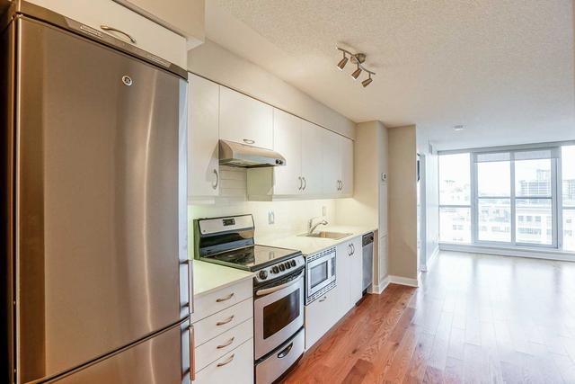 820 - 320 Richmond St E, Condo with 1 bedrooms, 1 bathrooms and 0 parking in Toronto ON | Image 2