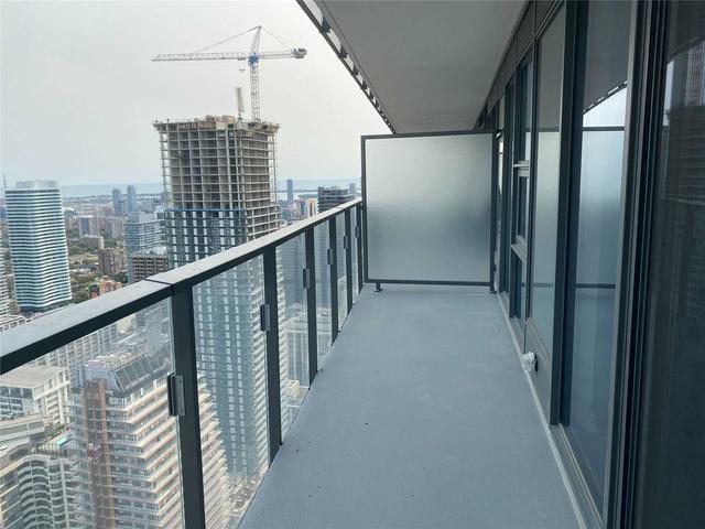 4213 - 11 Wellesley St W, Condo with 1 bedrooms, 1 bathrooms and 0 parking in Toronto ON | Image 3