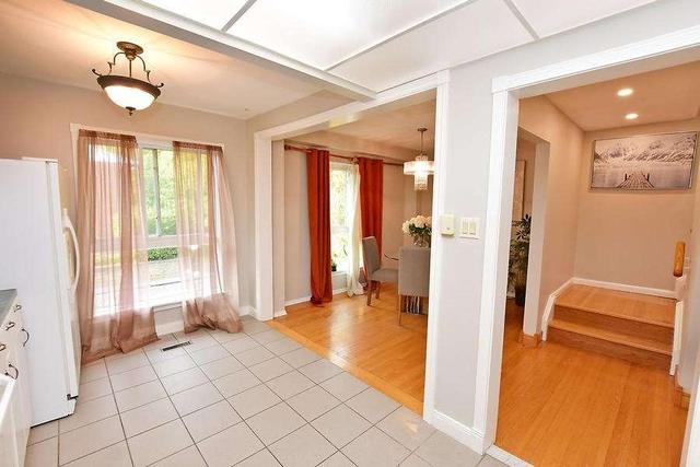 16 - 2395 Bromsgrove Rd, Townhouse with 4 bedrooms, 3 bathrooms and 2 parking in Mississauga ON | Image 5