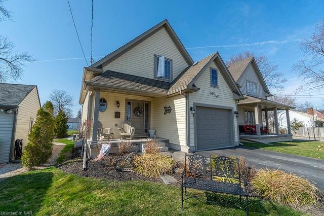 58 Dominion Road, House detached with 3 bedrooms, 1 bathrooms and 3 parking in Fort Erie ON | Image 1