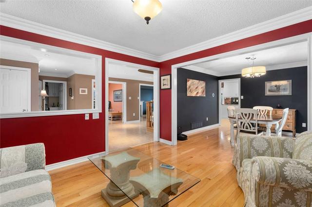 7 Rebecca Crt, House detached with 4 bedrooms, 3 bathrooms and 6 parking in Barrie ON | Image 7
