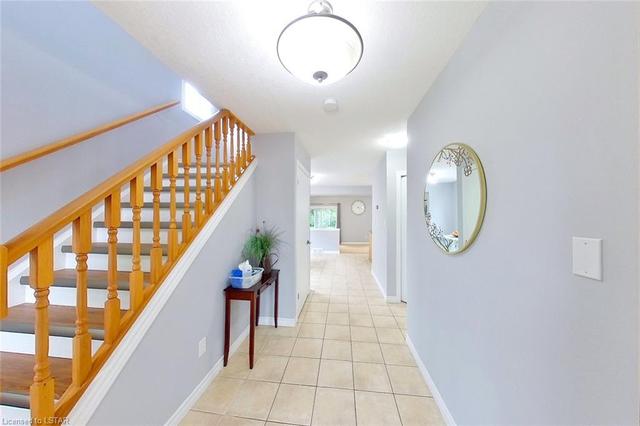 798 Queensborough Crescent, House detached with 4 bedrooms, 2 bathrooms and 4 parking in London ON | Image 3