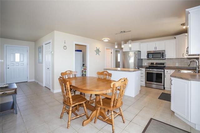 18004 Erie Shore Drive, House detached with 2 bedrooms, 1 bathrooms and 4 parking in Chatham Kent ON | Image 9