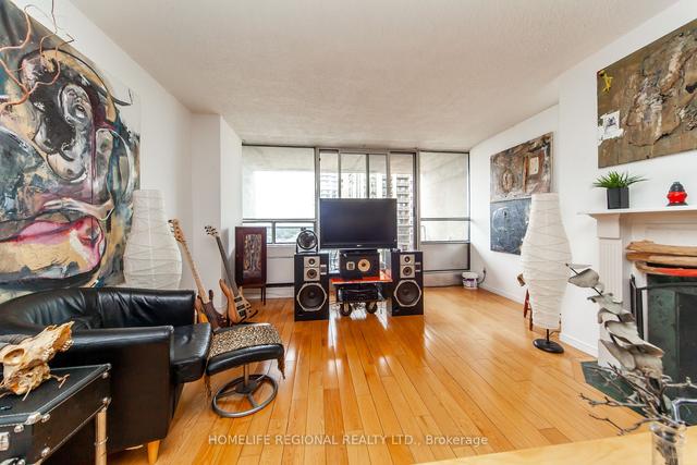901 - 20 Speers Rd, Condo with 3 bedrooms, 2 bathrooms and 1 parking in Oakville ON | Image 4