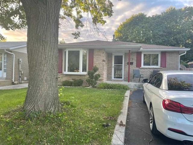 129 Mccraney St, House detached with 3 bedrooms, 1 bathrooms and 2 parking in Oakville ON | Image 1