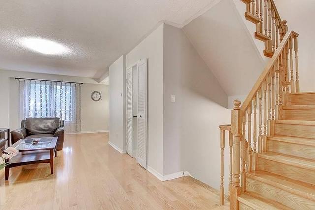 upper - 3449 Woodhurst Cres, House semidetached with 4 bedrooms, 2 bathrooms and 2 parking in Mississauga ON | Image 5