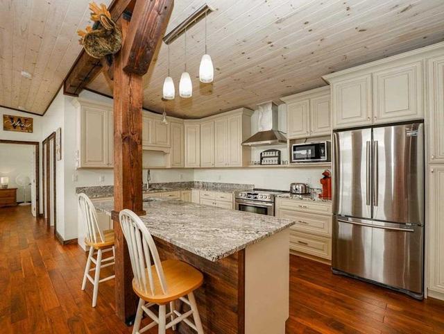 1083 Riverside Dr, House detached with 2 bedrooms, 1 bathrooms and 4 parking in Parry Sound, Unorganized, Centre Part ON | Image 2