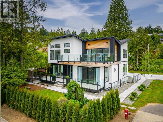 5064 Cordova Bay Rd, House detached with 7 bedrooms, 7 bathrooms and 5 parking in Saanich BC | Card Image
