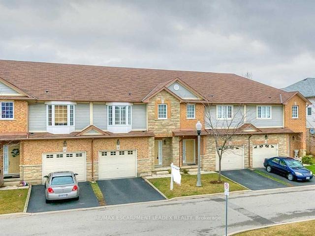 9 - 60 Cloverleaf Dr, Townhouse with 3 bedrooms, 3 bathrooms and 2 parking in Hamilton ON | Image 1