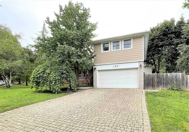 1241 Lakeview Dr, House detached with 3 bedrooms, 4 bathrooms and 2 parking in Oakville ON | Image 1