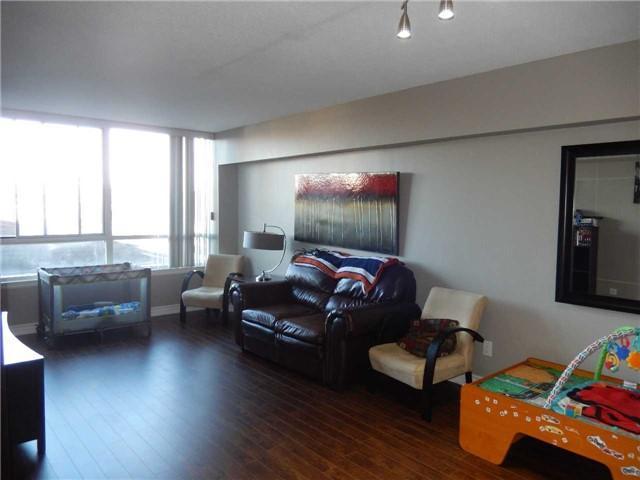 212 - 1001 Cedarglen Gate, Condo with 2 bedrooms, 2 bathrooms and 1 parking in Mississauga ON | Image 3
