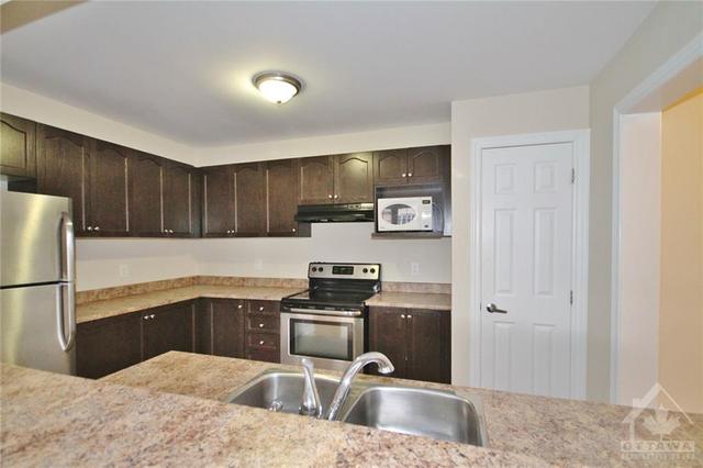 461 Meadowhawk Crescent, Townhouse with 2 bedrooms, 2 bathrooms and 3 parking in Ottawa ON | Image 6