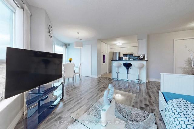 2903 - 38 Lee Centre Dr, Condo with 2 bedrooms, 2 bathrooms and 1 parking in Toronto ON | Image 2